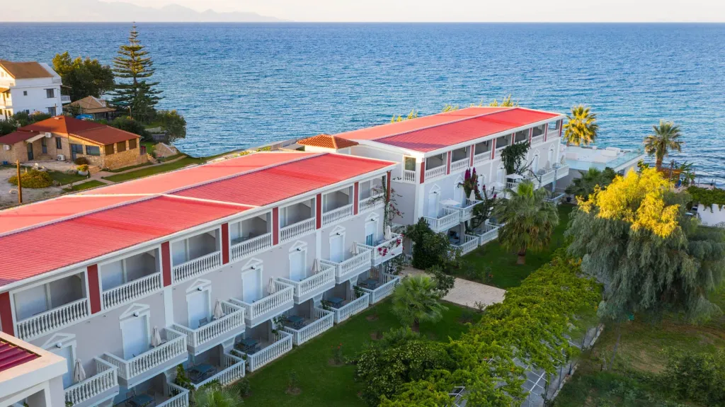 Belussi Beach Hotel & Suites, Drosia, Kipseli, Grčka — plaža