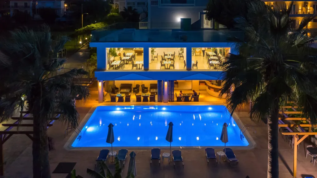 Belussi Beach Hotel & Suites, Drosia, Kipseli, Grčka — plaža