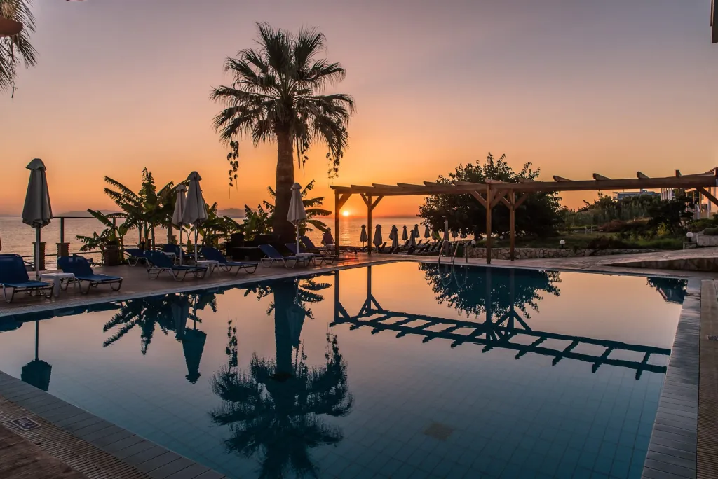Belussi Beach Hotel & Suites, Drosia, Kipseli, Grčka — plaža