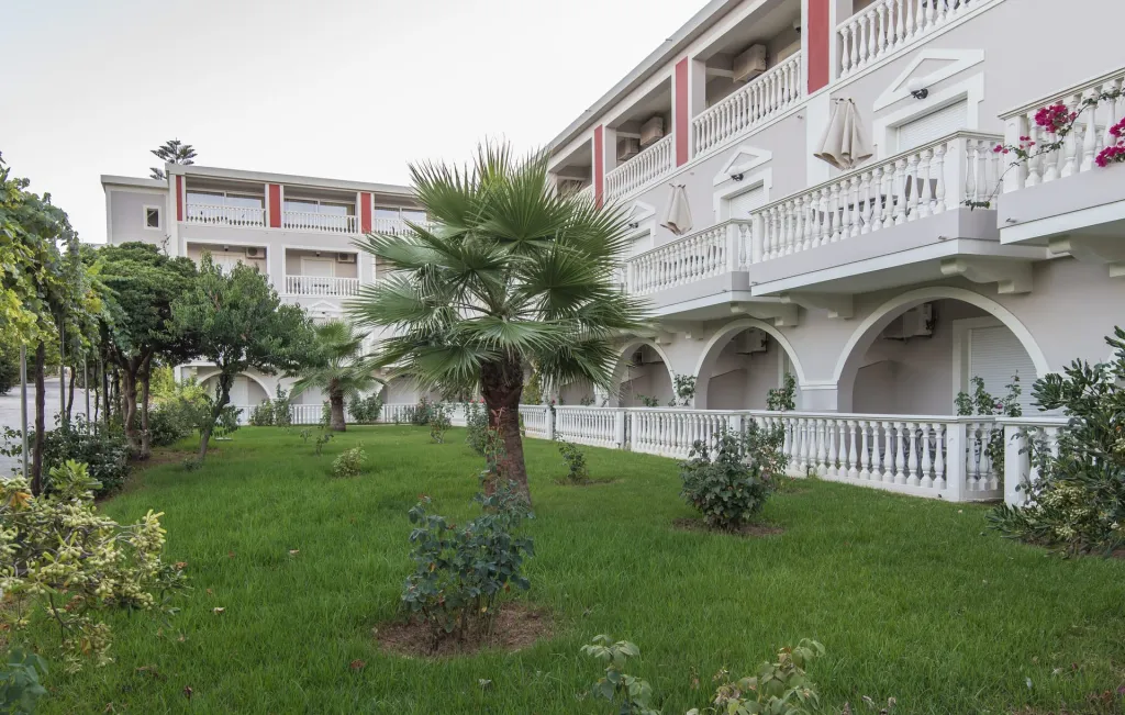 Belussi Beach Hotel & Suites, Drosia, Kipseli, Grčka — plaža