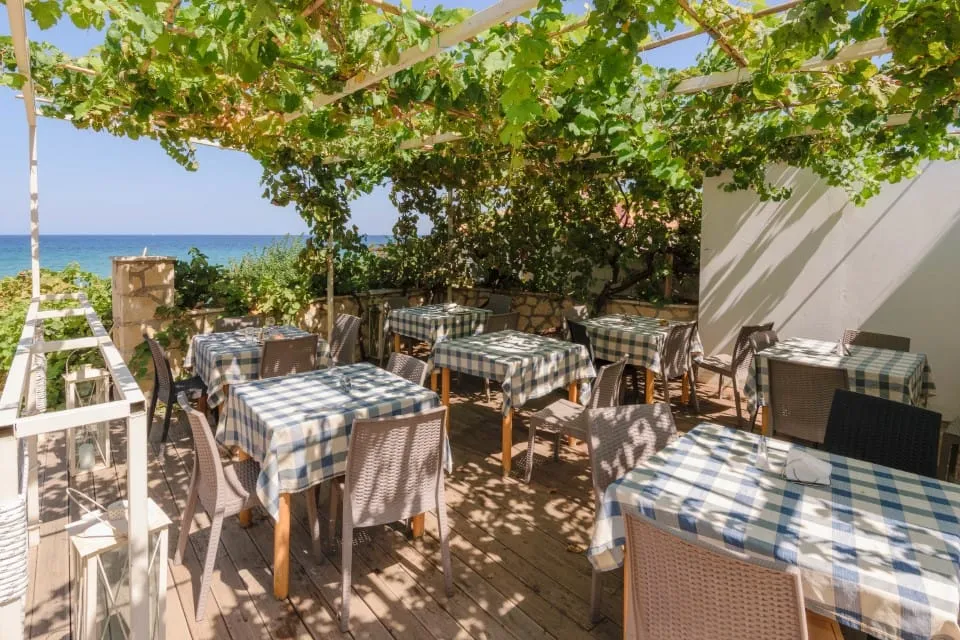 Belussi Beach Hotel & Suites, Drosia, Kipseli, Grčka — plaža