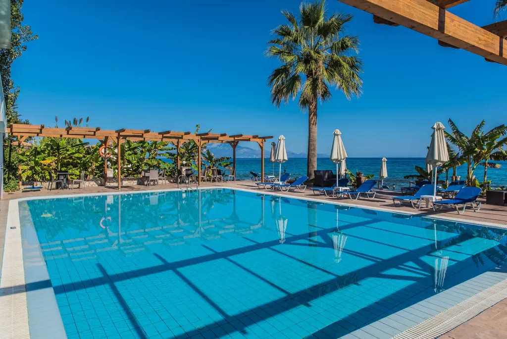 Belussi Beach Hotel & Suites, Drosia, Kipseli, Grčka — plaža