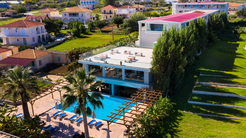 Belussi Beach Hotel & Suites, Drosia, Kipseli, Grčka — plaža
