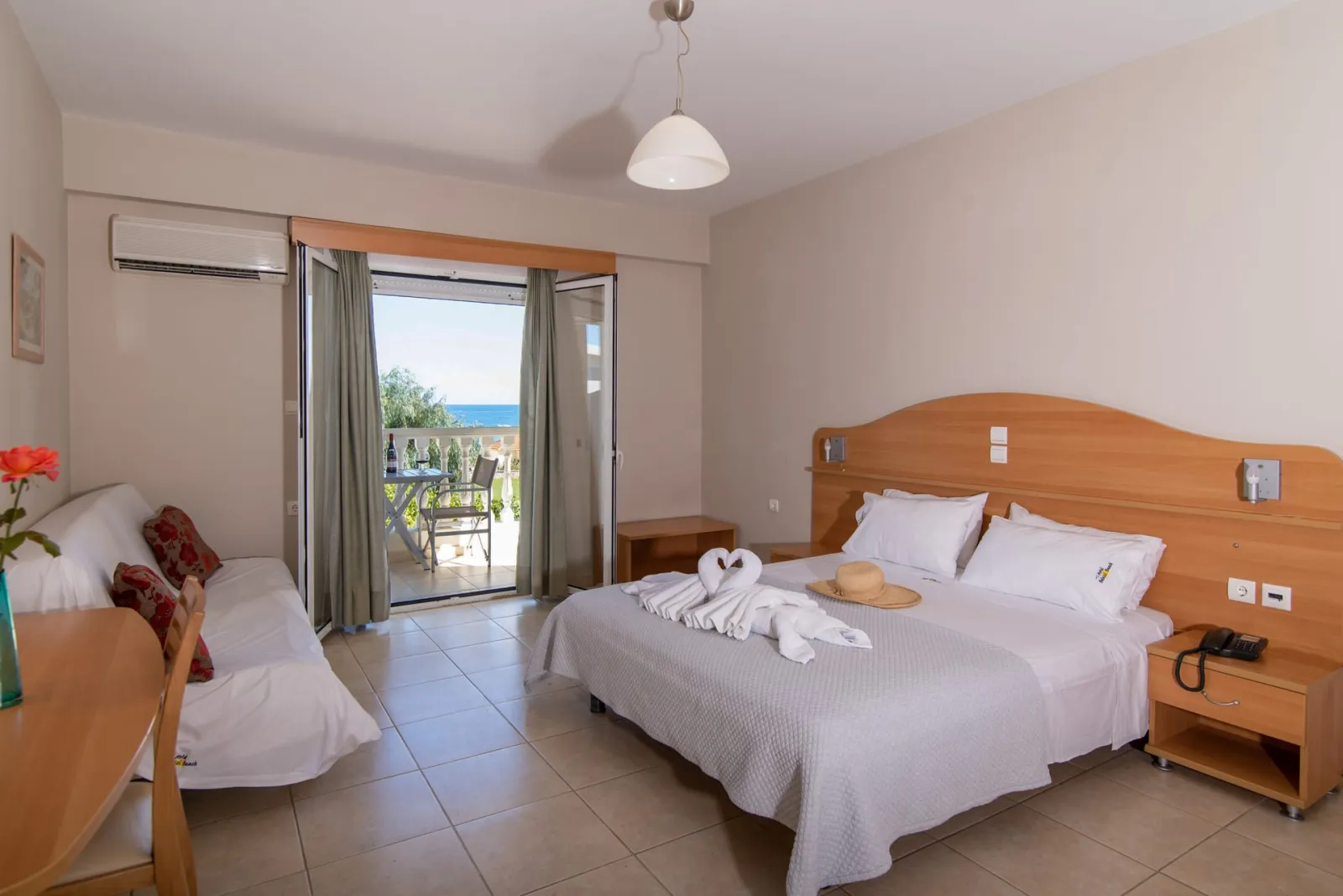 Belussi Beach Hotel & Suites, Drosia, Kipseli, Grčka — Family Room with Garden View