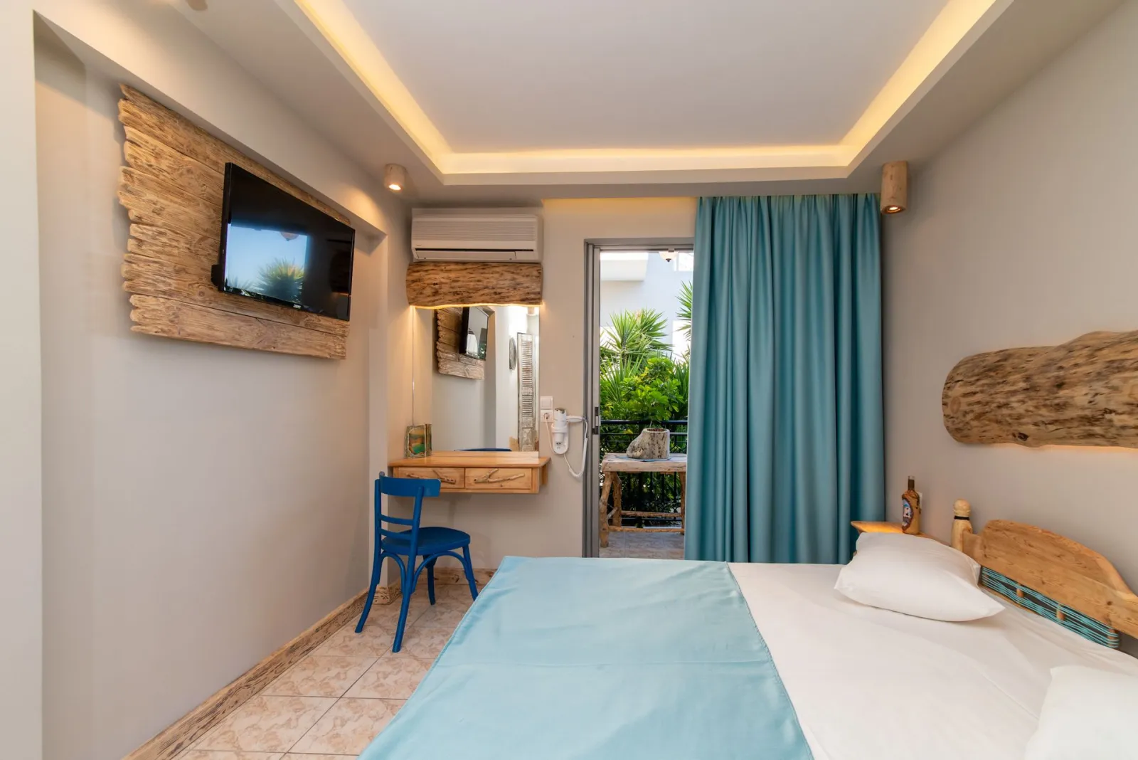 Iniohos Hotel Zakynthos, Vasilikos, Grčka — Superior ''Art'' Room Pool View