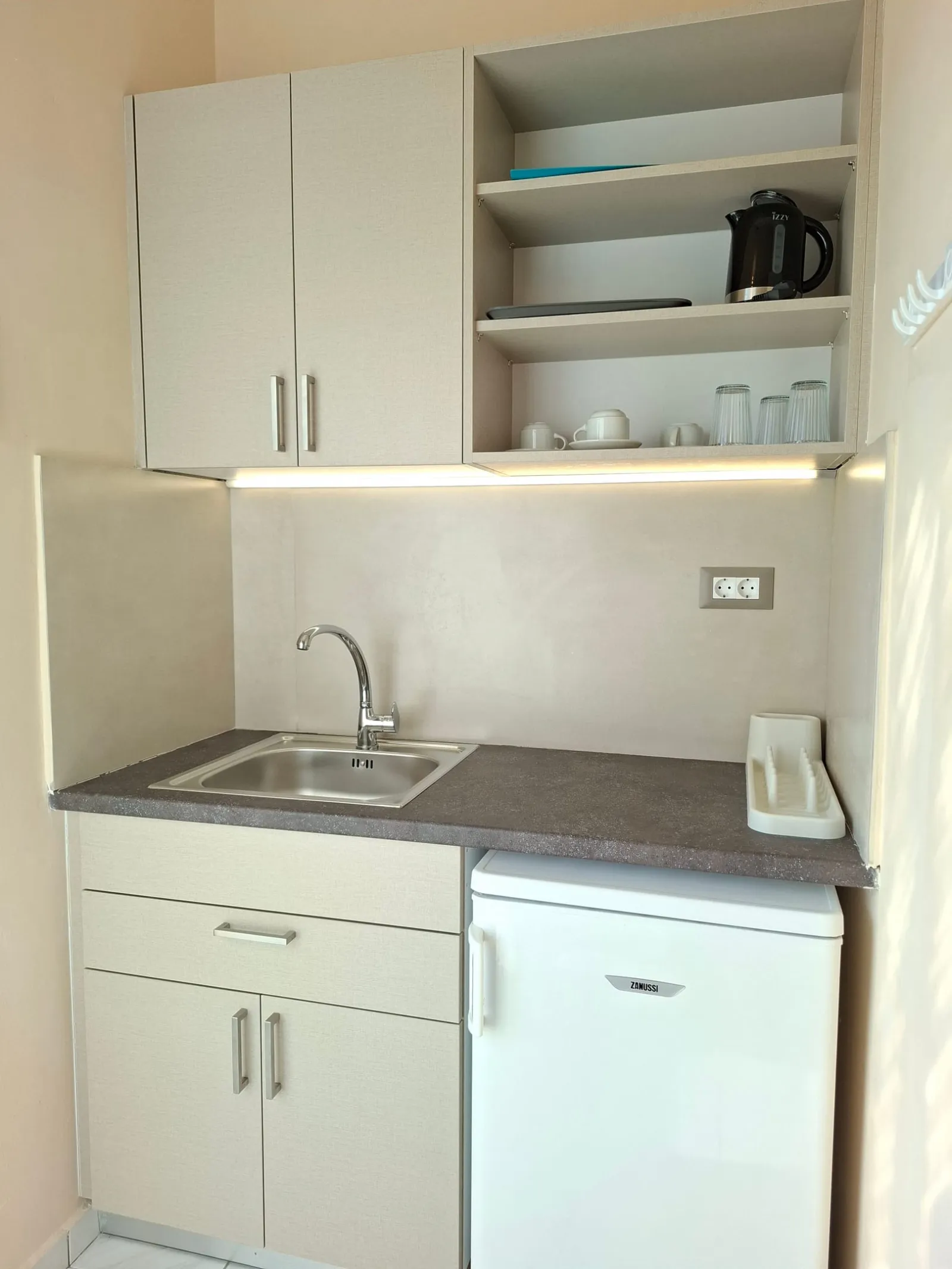 Sunflower Apartments & Studios Zakynthos, Laganas, Grčka — First Floor Studio - Spacious Balcony