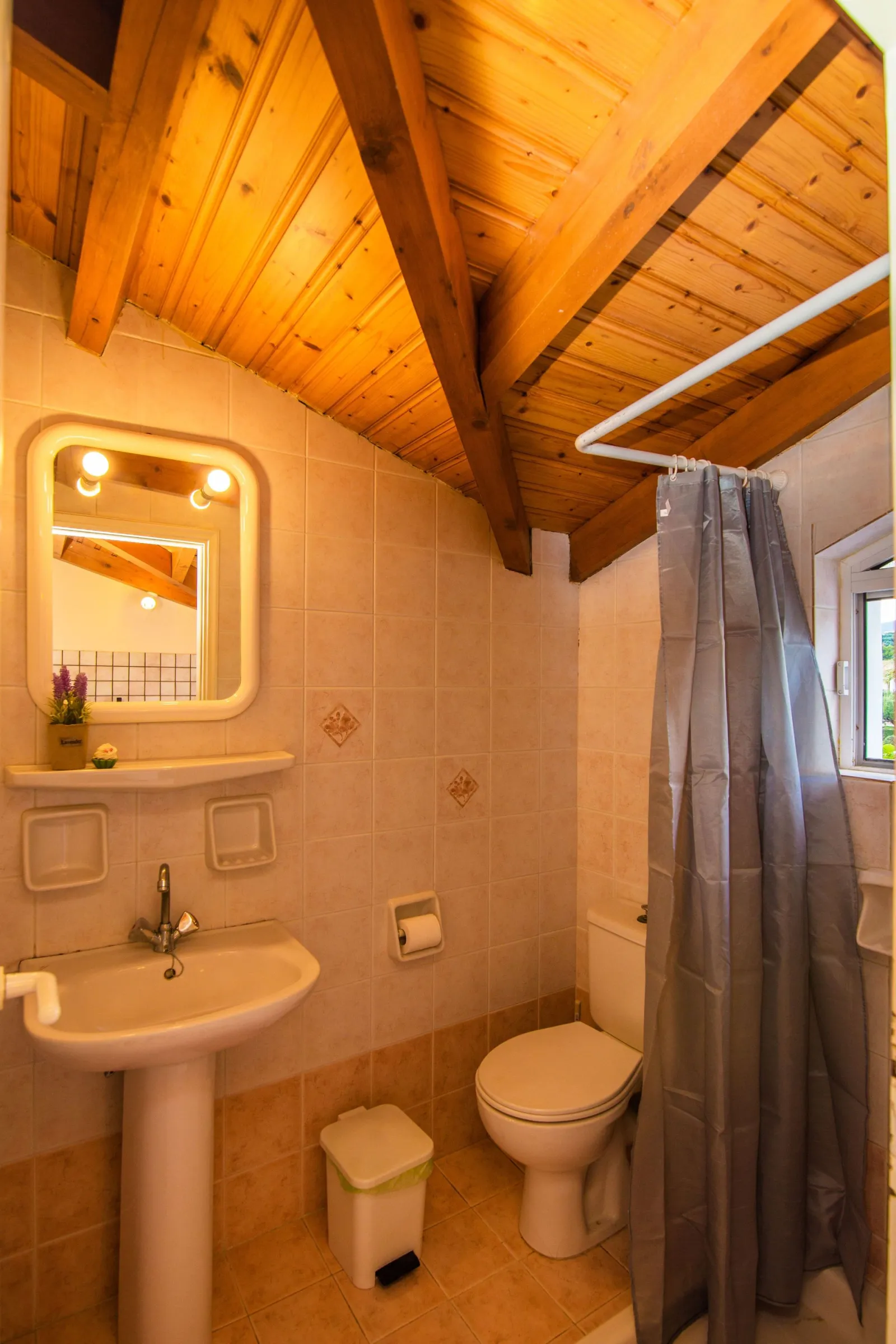 Sunflower Apartments & Studios Zakynthos, Laganas, Grčka — Loft Studio - King Size Bed & Views