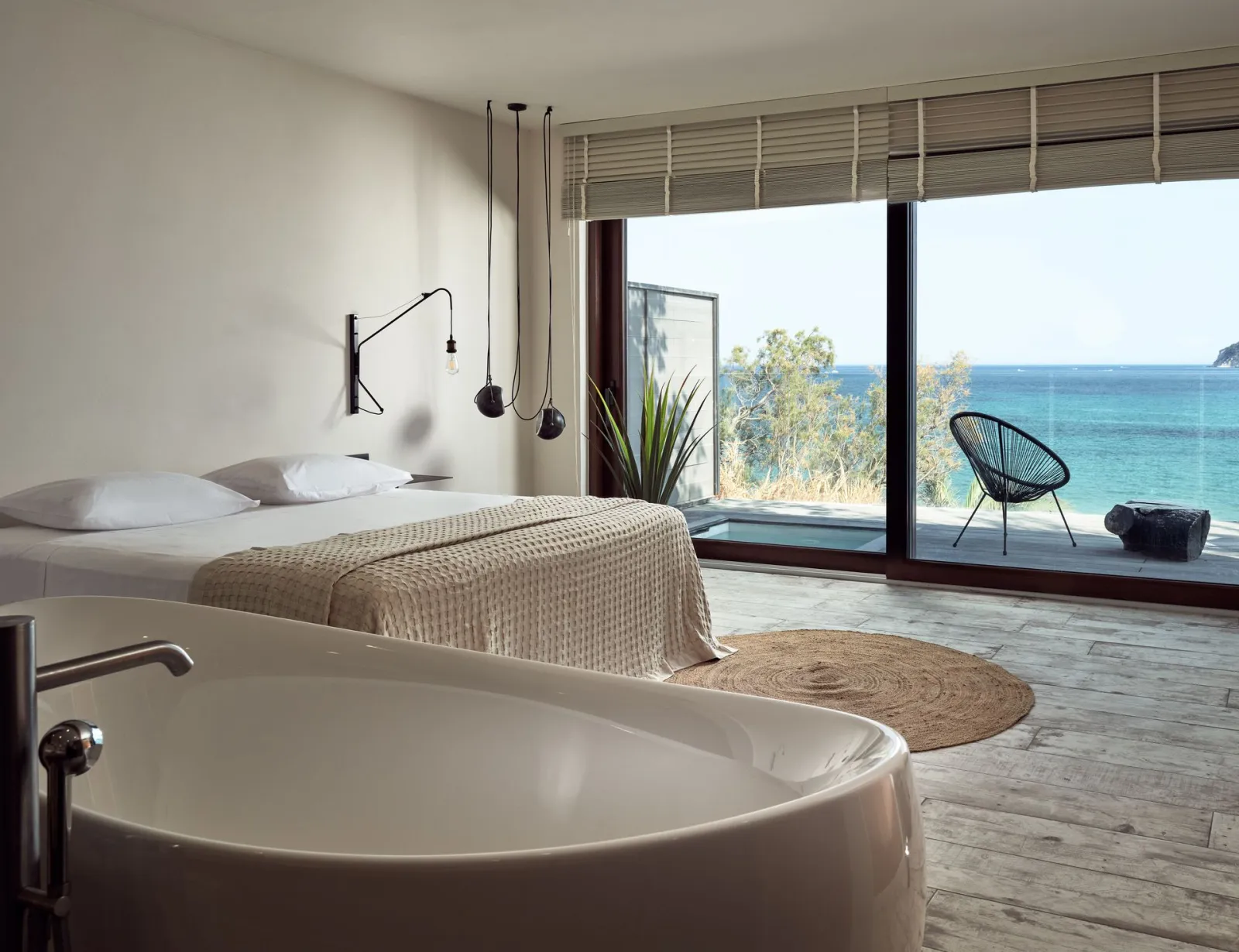 Gloria Maris Hotel Suites & Villas, Porto Kukla, Grčka — Premium Junior Suite with Outdoor Jetted Tub & Sea View