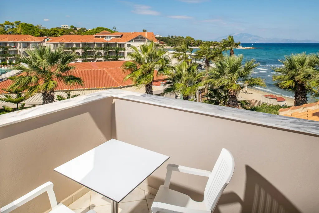 Palazetto Suites Zakynthos - Adults Only, Tsilivi, Grčka — Attic Suite with Pool and Side Sea View - 33m²