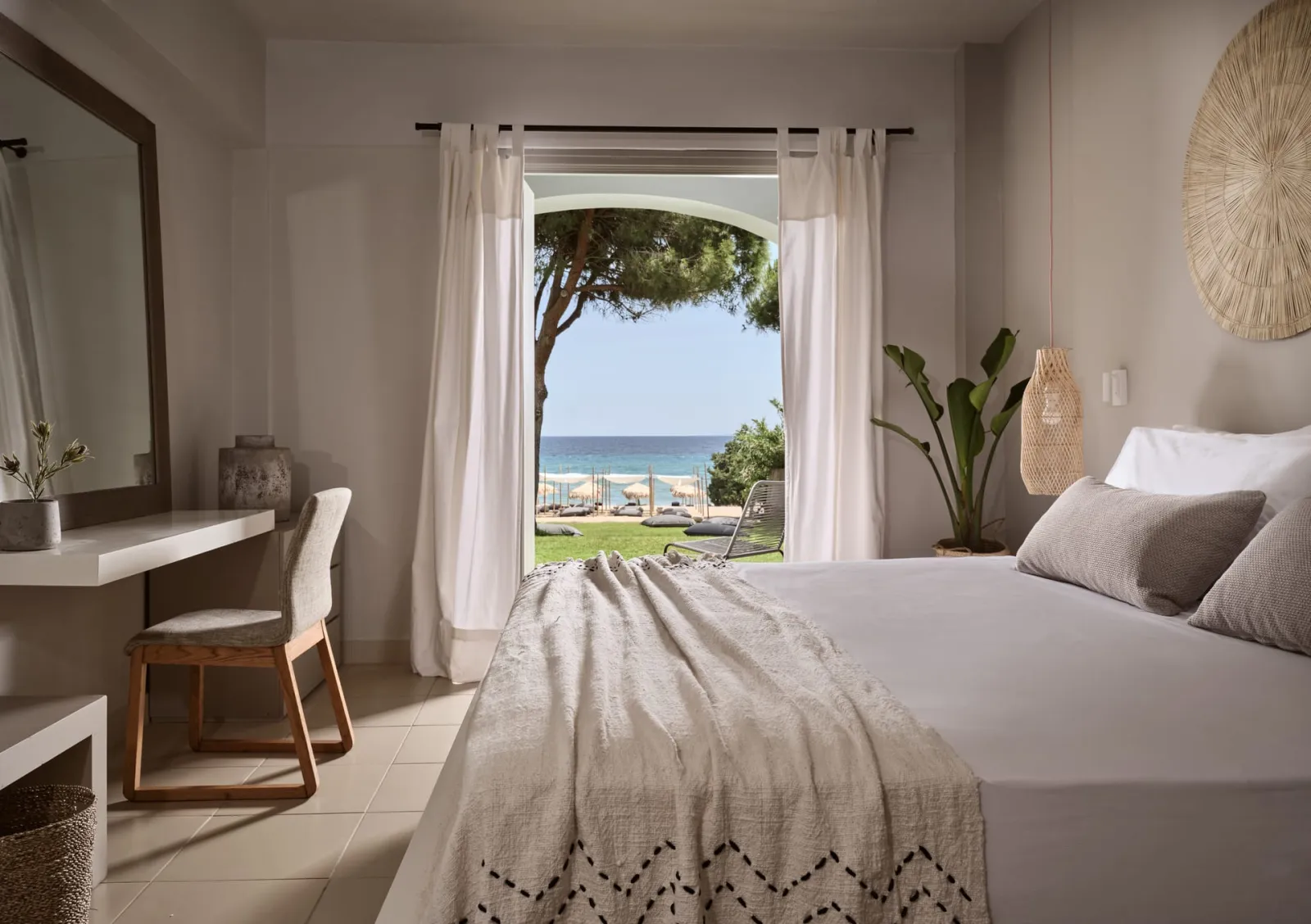 The Bay Hotel & Suites, Gerakas, Grčka — Senior Suite with Sea View