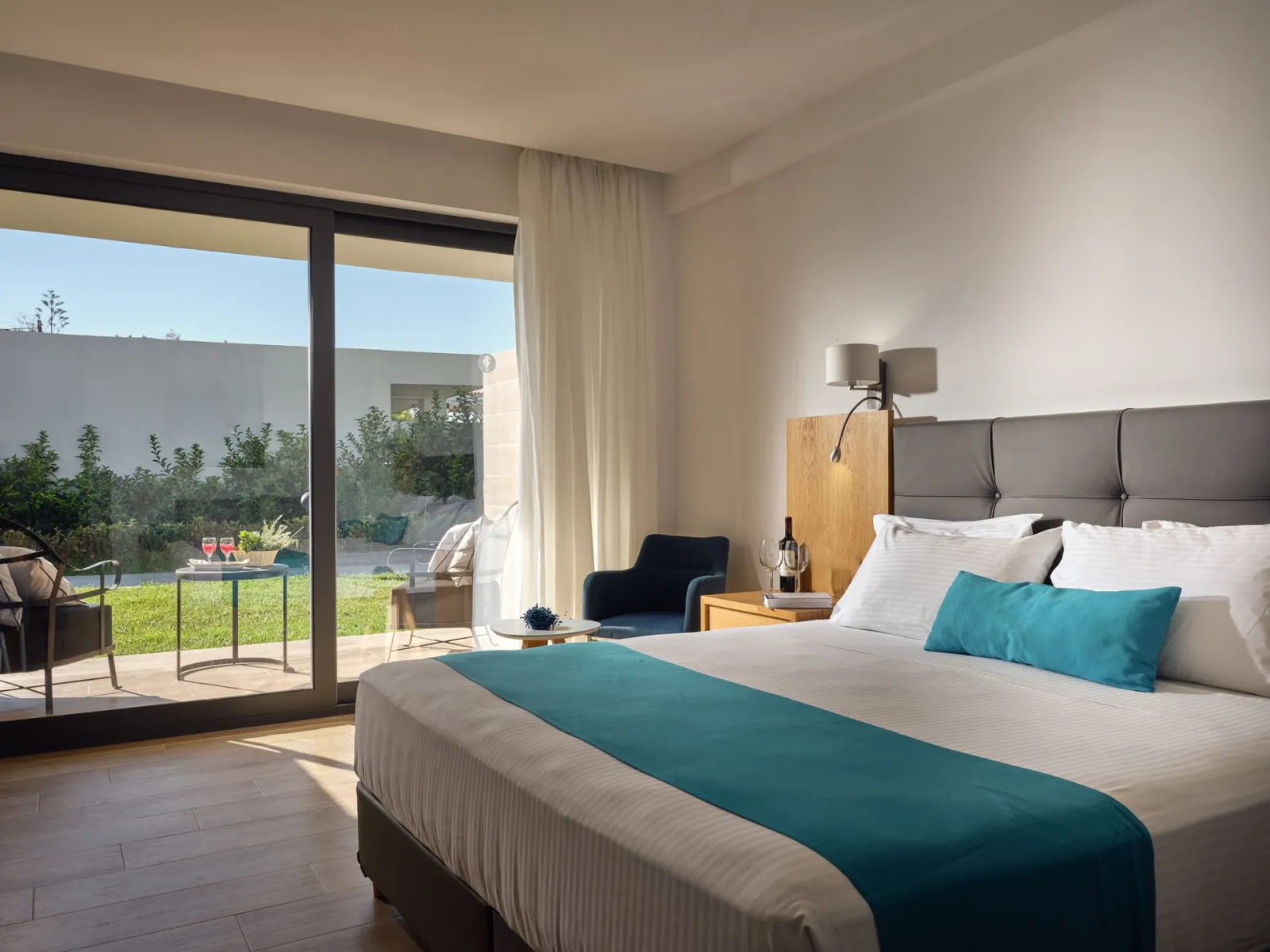Cavo Orient Beach Hotel Zakynthos, Planos, Grčka — Deluxe Double Room with Pool View and Side Sea View