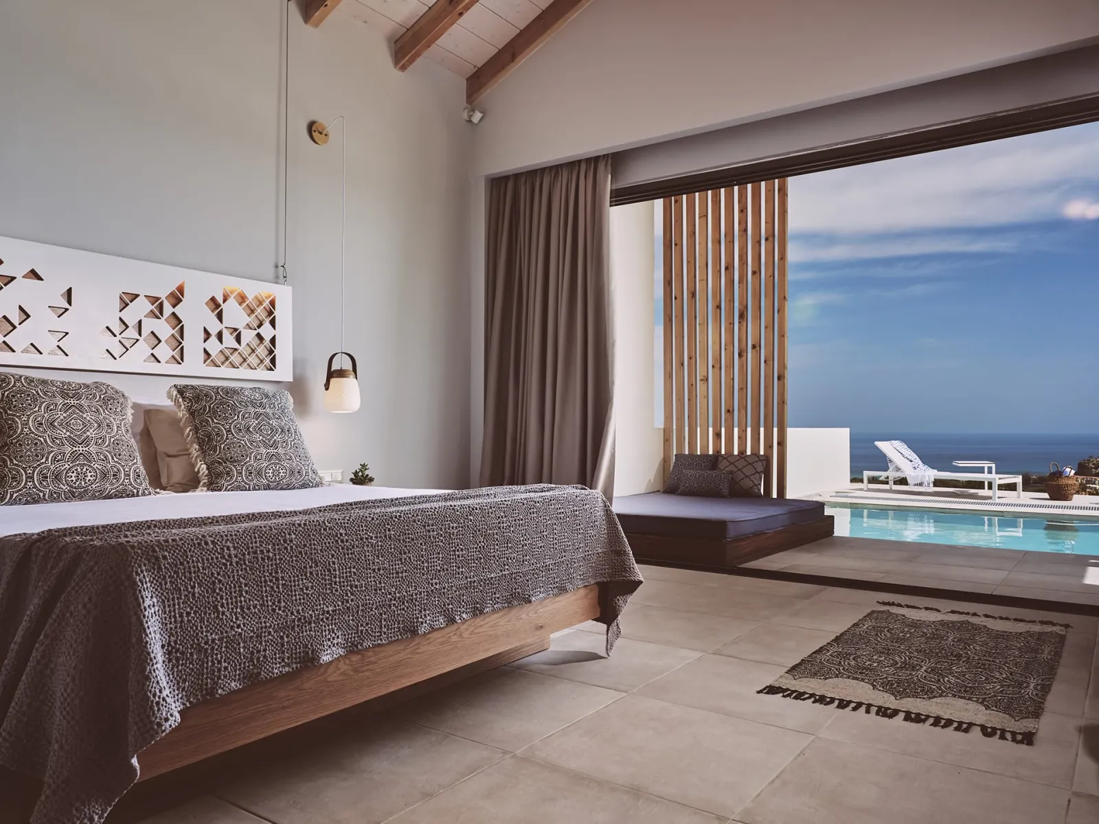 St. John Suites - Adults Only Zakynthos, Tsilivi, Grčka — Deluxe Heated Private Pool Suite with Sea View