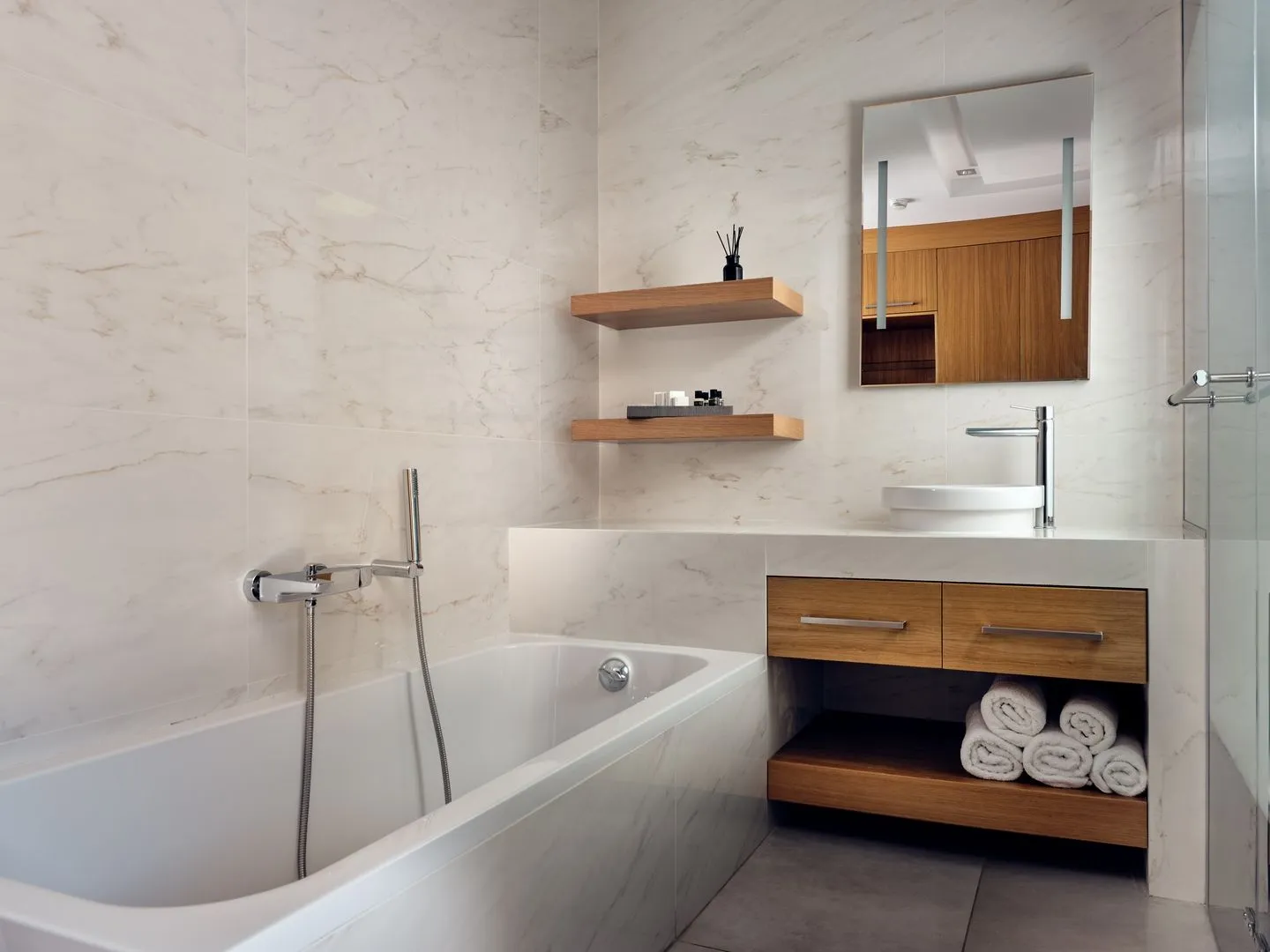 Lesante Blu Exclusive Beach Resort, Tragaki, Grčka — Spa Suite Sea View with Outdoor Jetted Tub