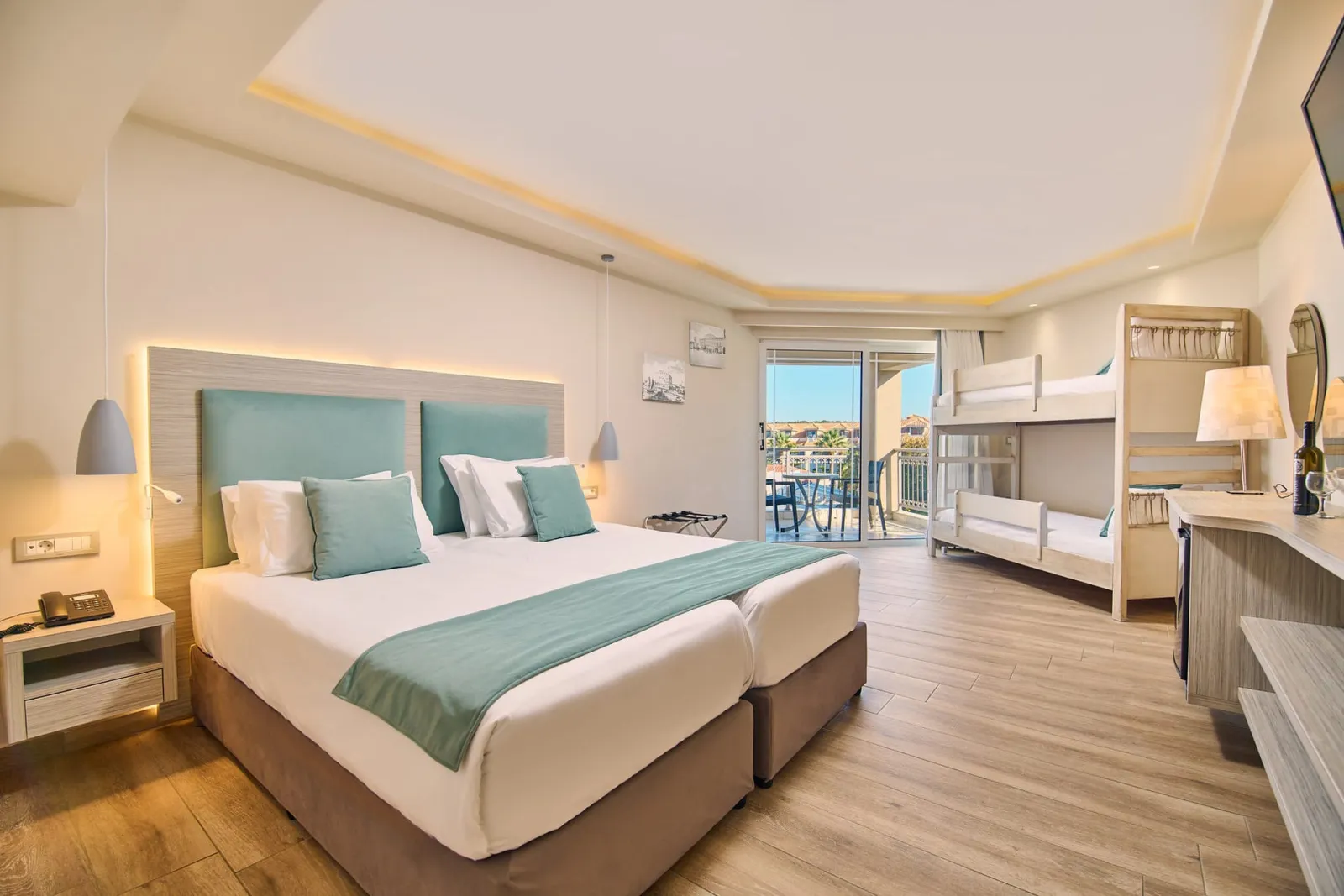 Tsilivi Beach Hotel Zakynthos, Tsilivi, Grčka — Standard Family Room with Pool View - 30m²
