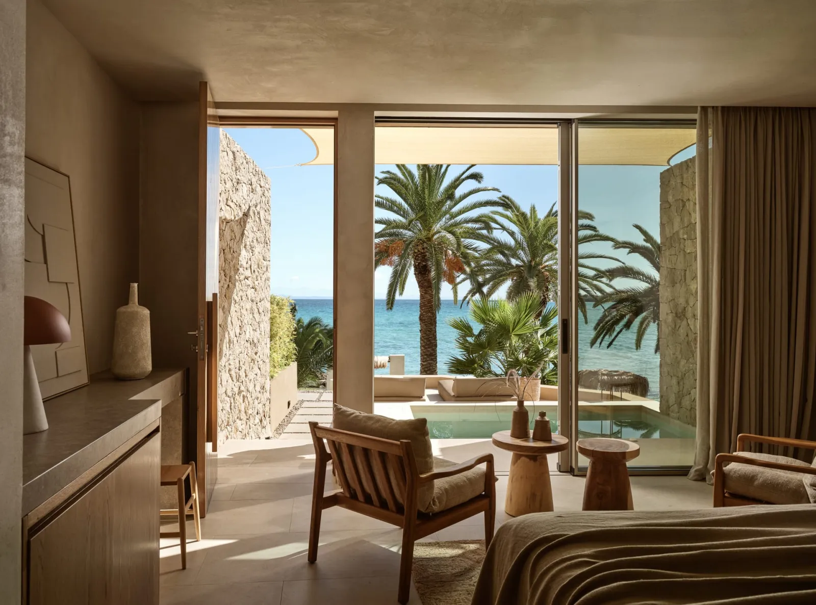 Calypso Suites & Villas Zakynthos, Alikes, Grčka — Deluxe Beachfront View Suite with Heated Mini Pool