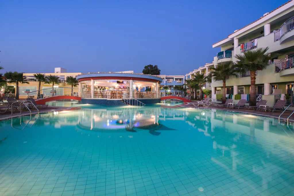 Caretta Beach Resort & WaterPark, Kalamaki, Grčka — plaža