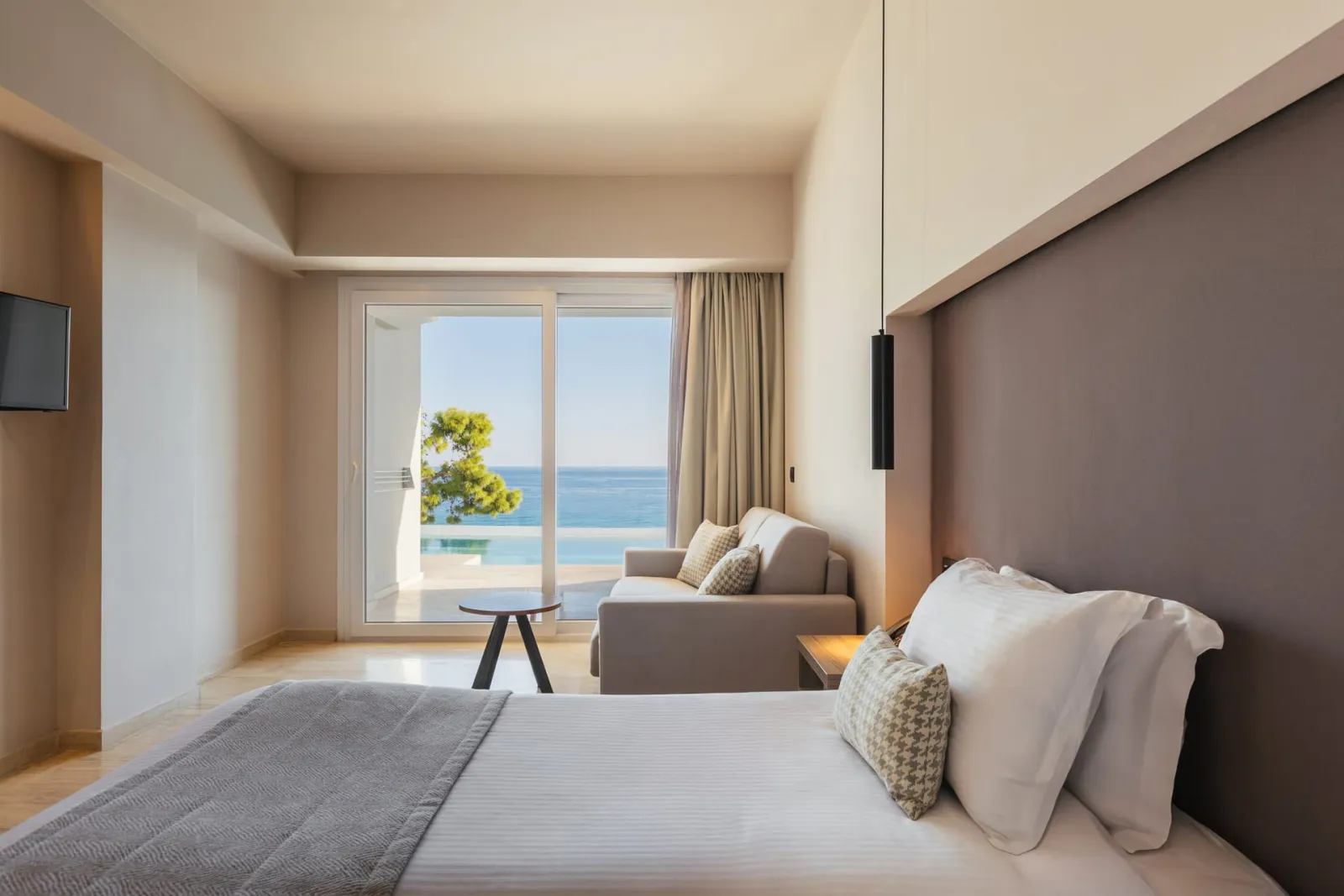 Alexandra Beach Resort & Spa, Planos / Cilivi (Tsilivi), Grčka — Superior Swim Up Room with Sea View 25m²