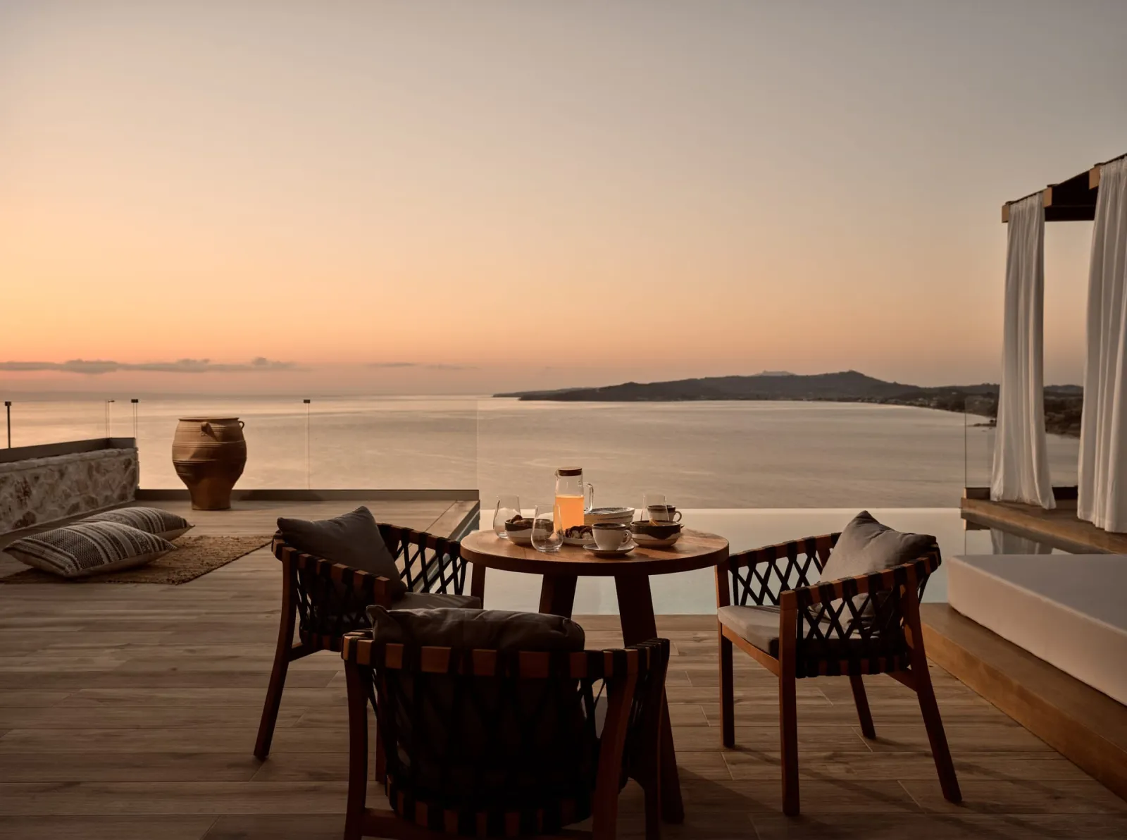 White Springs Retreat, Alikes, Grčka — Deluxe Panorama Suite with Private Infinity Pool and Grande Terrace