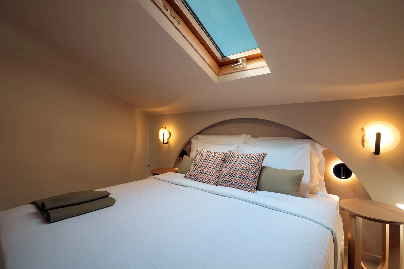 Zeus Eleva Kassandra Lagoon Adults Only (12+), Hanioti, Grčka — Azure Sky Seaview Jetted Pool Loft Suite