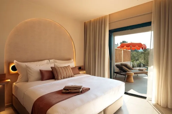 Zeus Eleva Kassandra Lagoon Adults Only (12+), Hanioti, Grčka — Bungalow Suite For Single Use Pool Blue Velvet /Private Pool Sanctuaries / Sea View