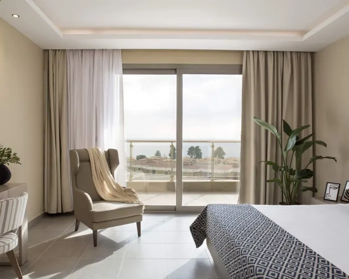 Zeus Eleva Ajul, Agia Paraskevi, Grčka — Junior Suite Prestige Private Pool Sea View