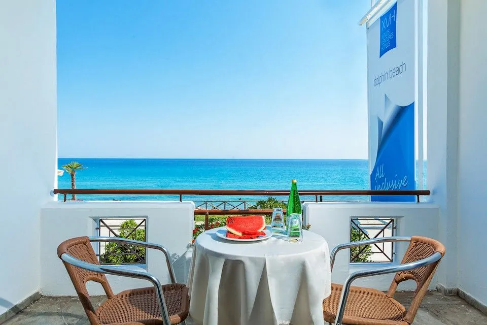 Xenios Dolphin Beach Hotel, Posidi, Grčka — plaža