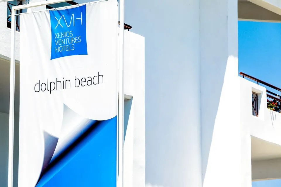 Xenios Dolphin Beach Hotel, Posidi, Grčka — plaža