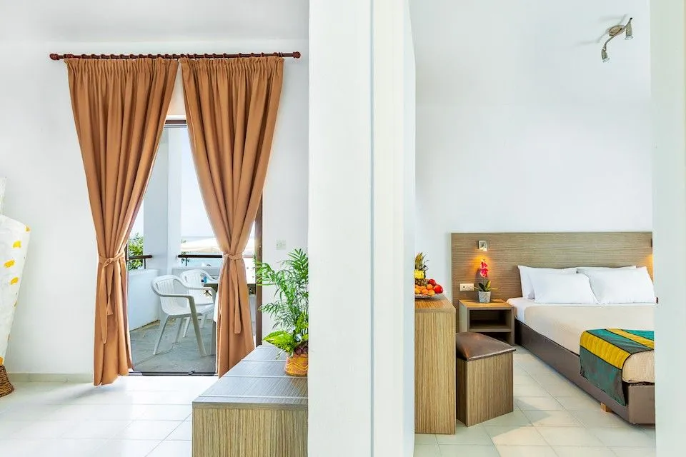 Xenios Dolphin Beach Hotel, Posidi, Grčka — Family Room Sea View