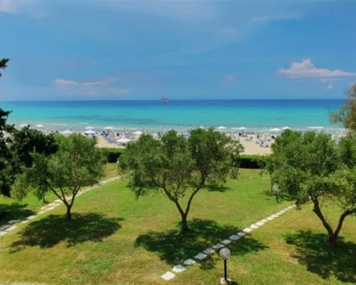 Simantro Resort, Sani, Grčka — plaža