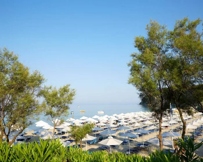Simantro Resort, Sani, Grčka — plaža