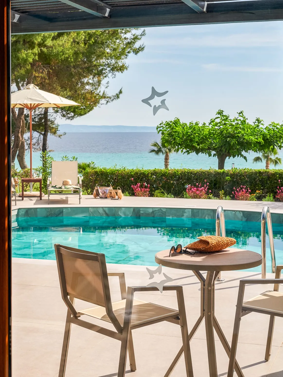 Aegean Melathron Thalasso Spa Hotel, Kalitea, Grčka — Superior Suite with Private Pool