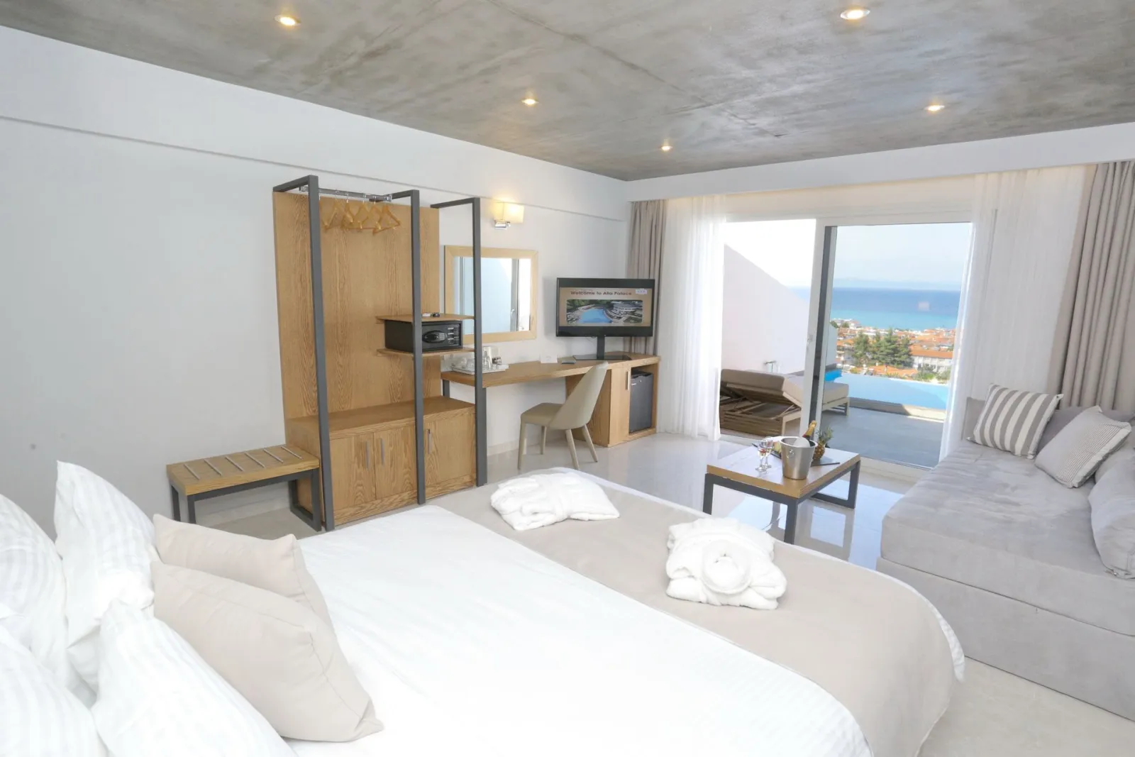 Alia Luxury Resort Hotel & Villas (Adults only), Pefkohori, Grčka — SIGNATURE SUITE PRIVATE POOL PANORAMIC SEA VIEW
