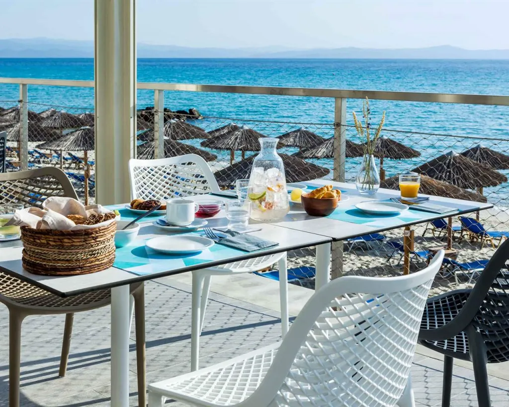 Ammon Zeus Luxury Beach Hotel, Kalitea, Grčka — plaža