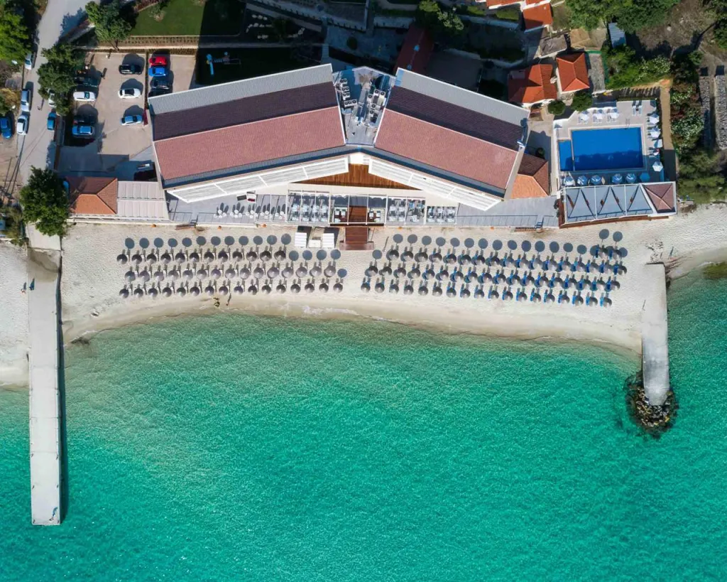 Ammon Zeus Luxury Beach Hotel, Kalitea, Grčka — plaža