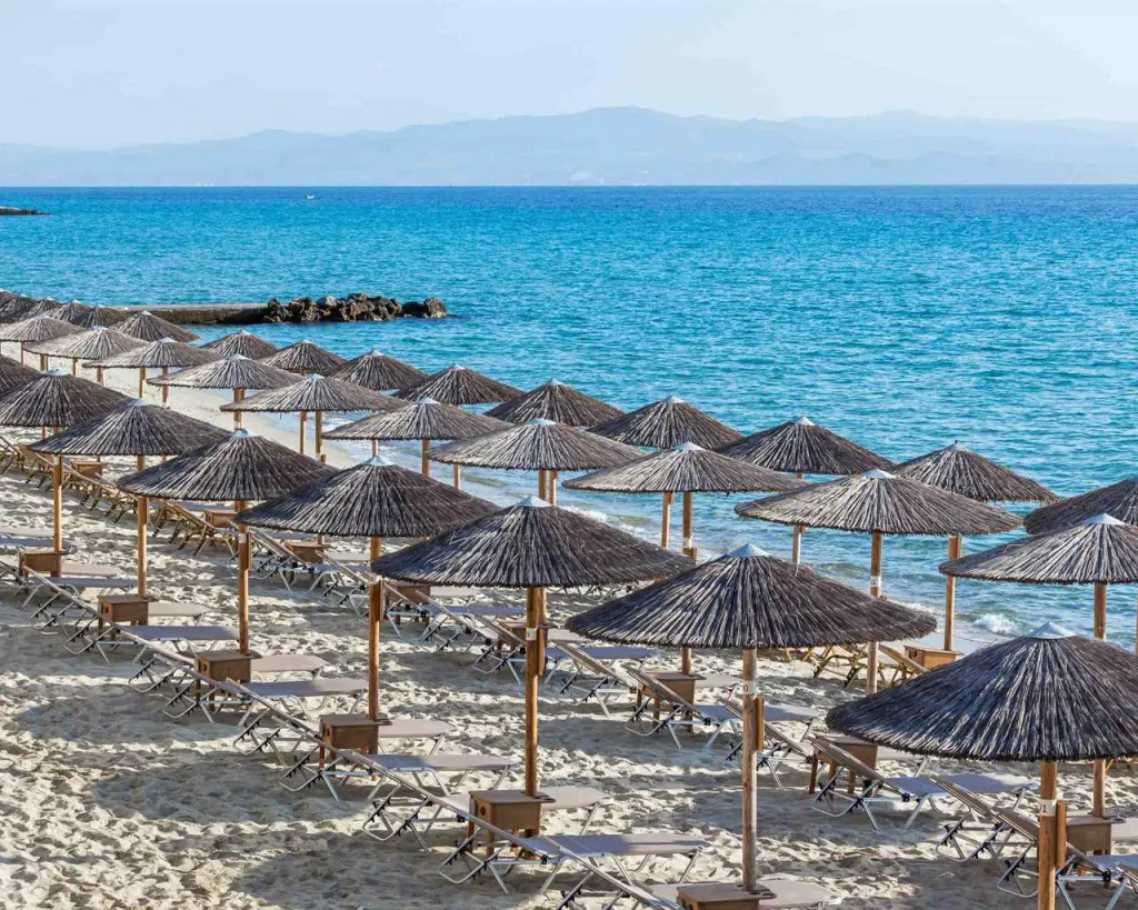 Ammon Zeus Luxury Beach Hotel, Kalitea, Grčka — plaža