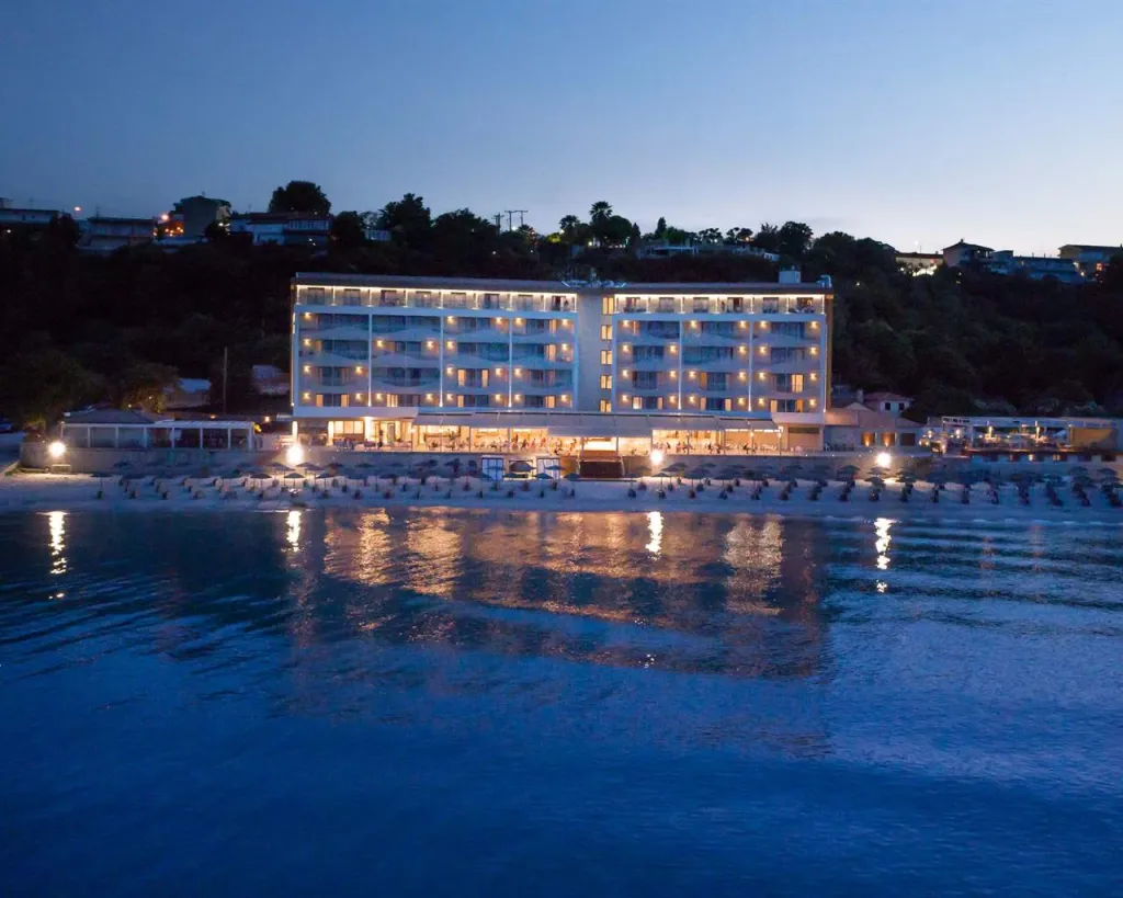 Ammon Zeus Luxury Beach Hotel, Kalitea, Grčka — plaža
