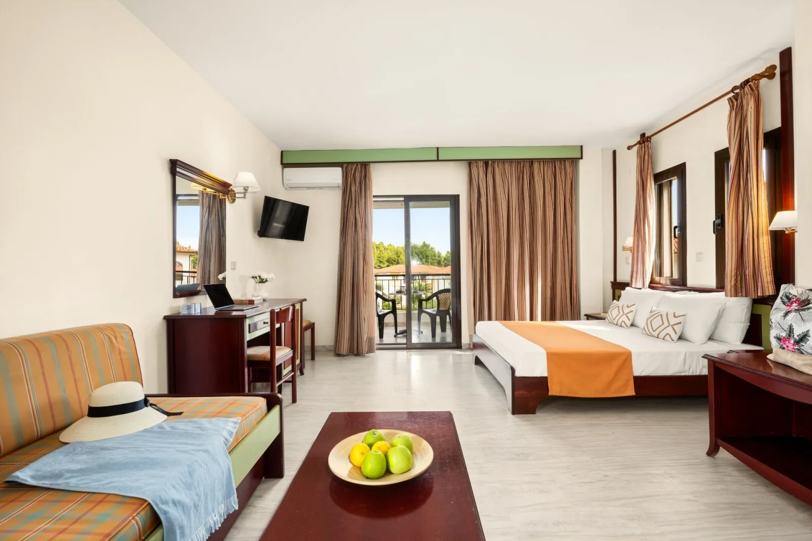Chrousso Village Hotel, Paljuri, Grčka — Triple Studio Garden View