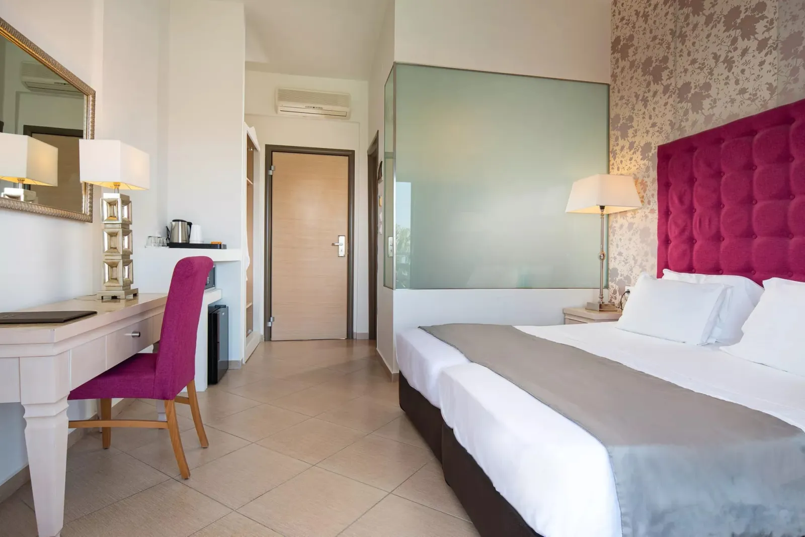 Flegra Palace Halkidiki, Pefkohori, Grčka — Flegra Palace Premium Double Room with Pool View