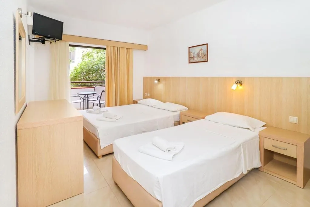 Hanioti Grand Victoria, Hanioti, Grčka — Triple Room