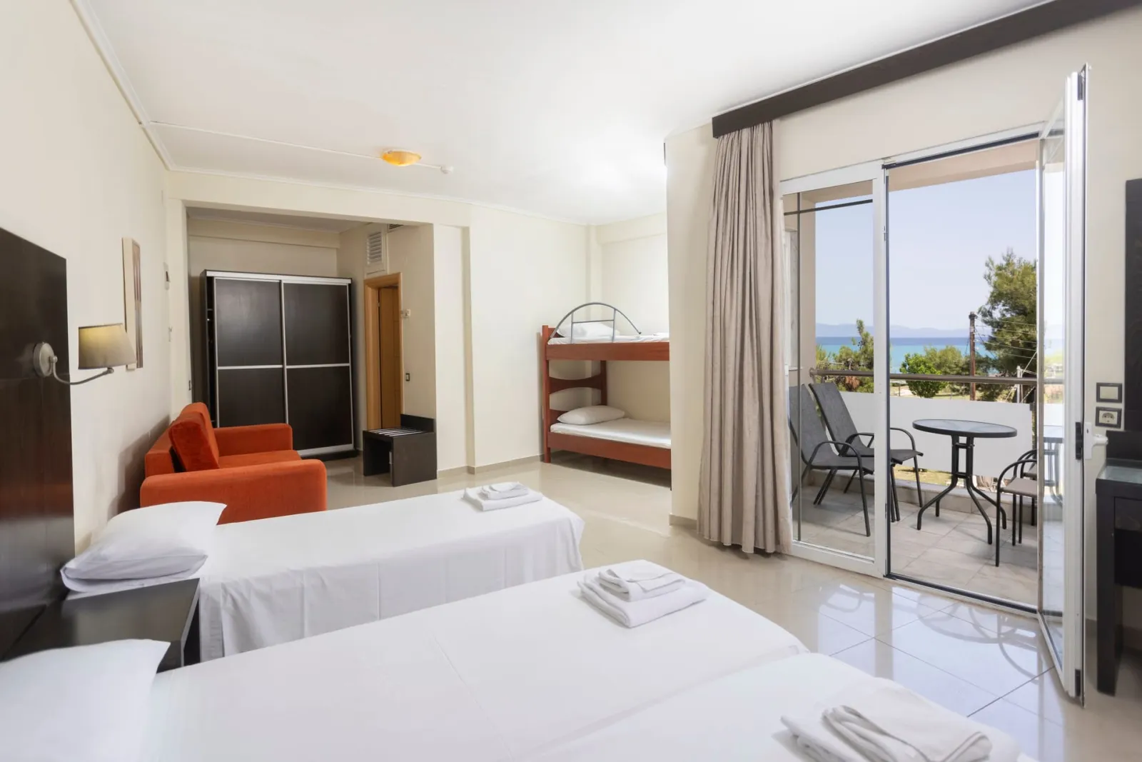 Hanioti GrandOtel, Hanioti, Grčka — Family Room Sea View