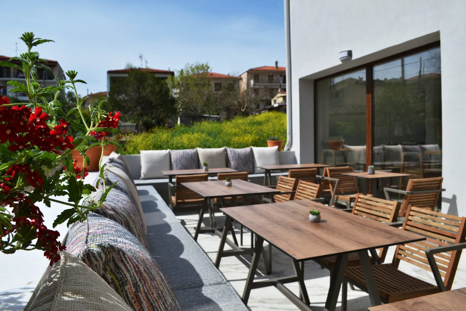 IADES suites, Afitos
