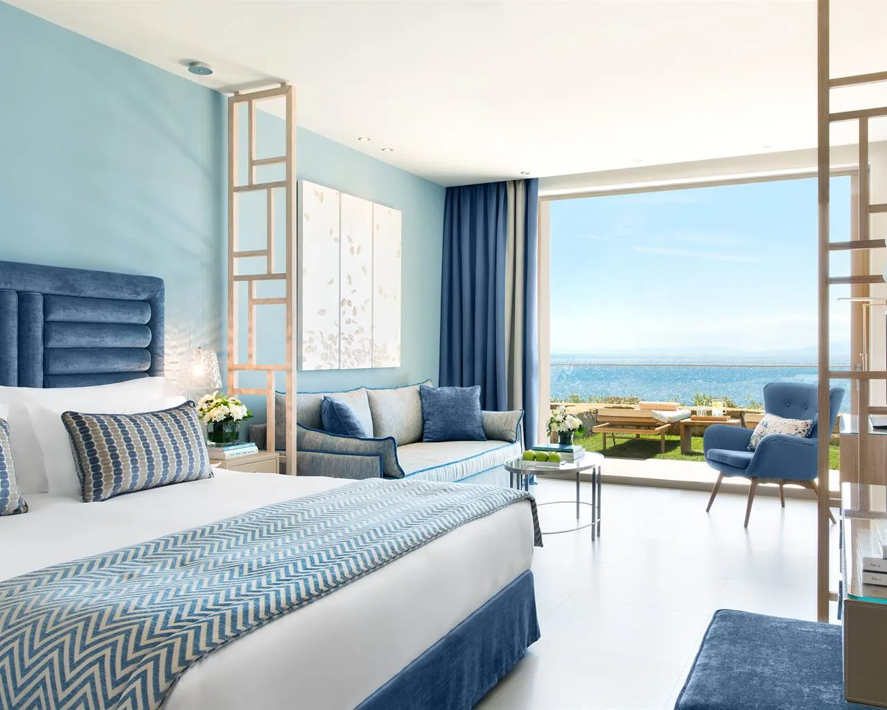Ikos Oceania, Nea Mudanja, Grčka — Junior Suite Private Garden Sea View
