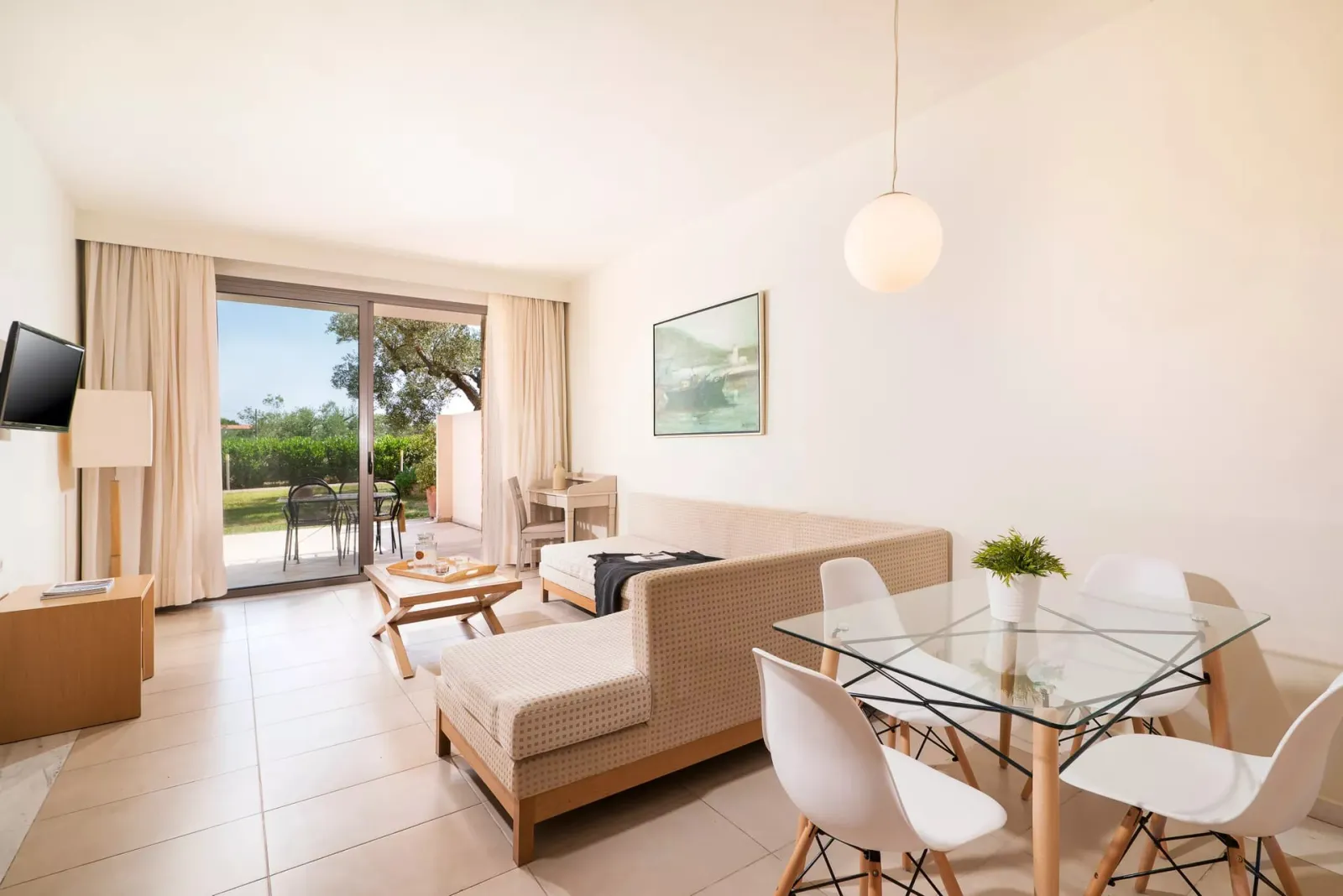 Kassandra Palace, Kriopigi, Grčka — Family Suite with Garden Access