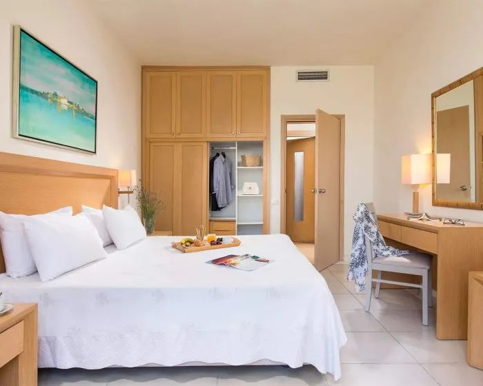 Kassandra Palace, Kriopigi, Grčka — Family Suite with Garden Access Garden View