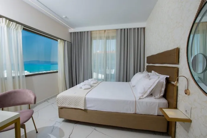 Laguna Resort, Hanioti, Grčka — Junior Suite Front Sea View