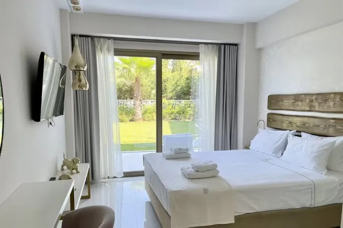 Laguna Resort, Hanioti, Grčka — Suite Deluxe Garden View