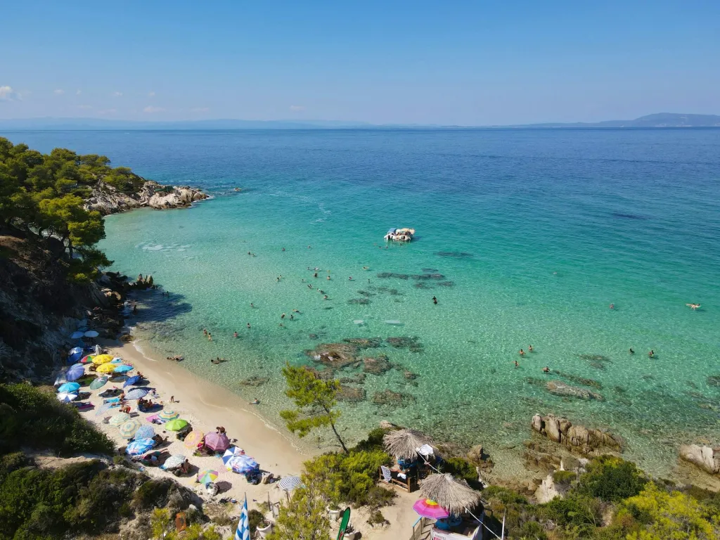 Tirkizno more i plaža Kavourotripes na Sitoniji, Halkidiki